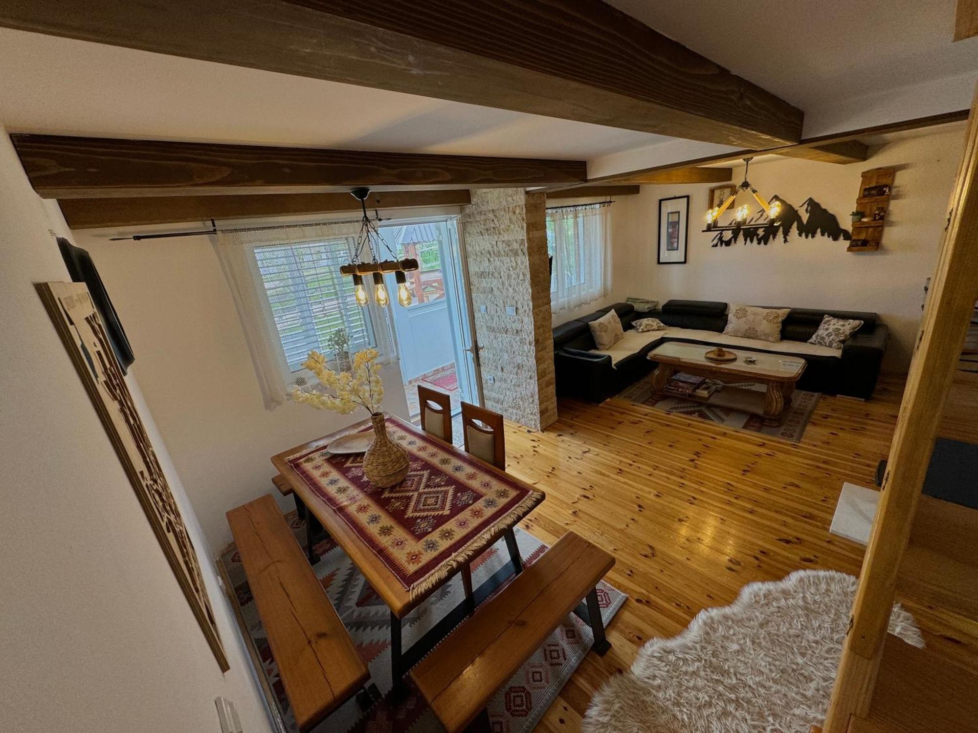 Guest House Sara 자블야크 외부 사진